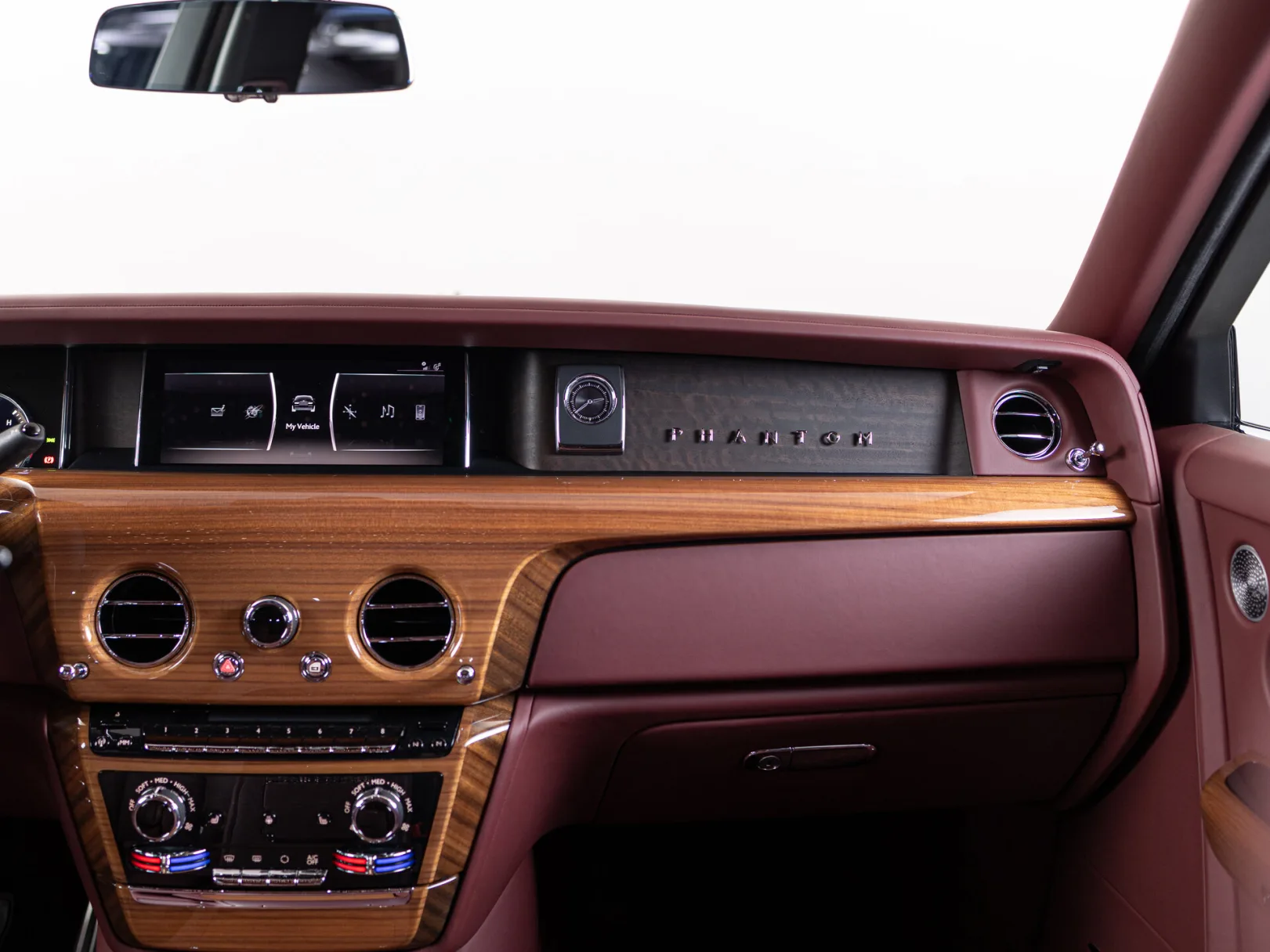 Rolls-Royce Phantom Individual VIII Рестайлинг (Series II), 2024 — экстерьер, фото 42