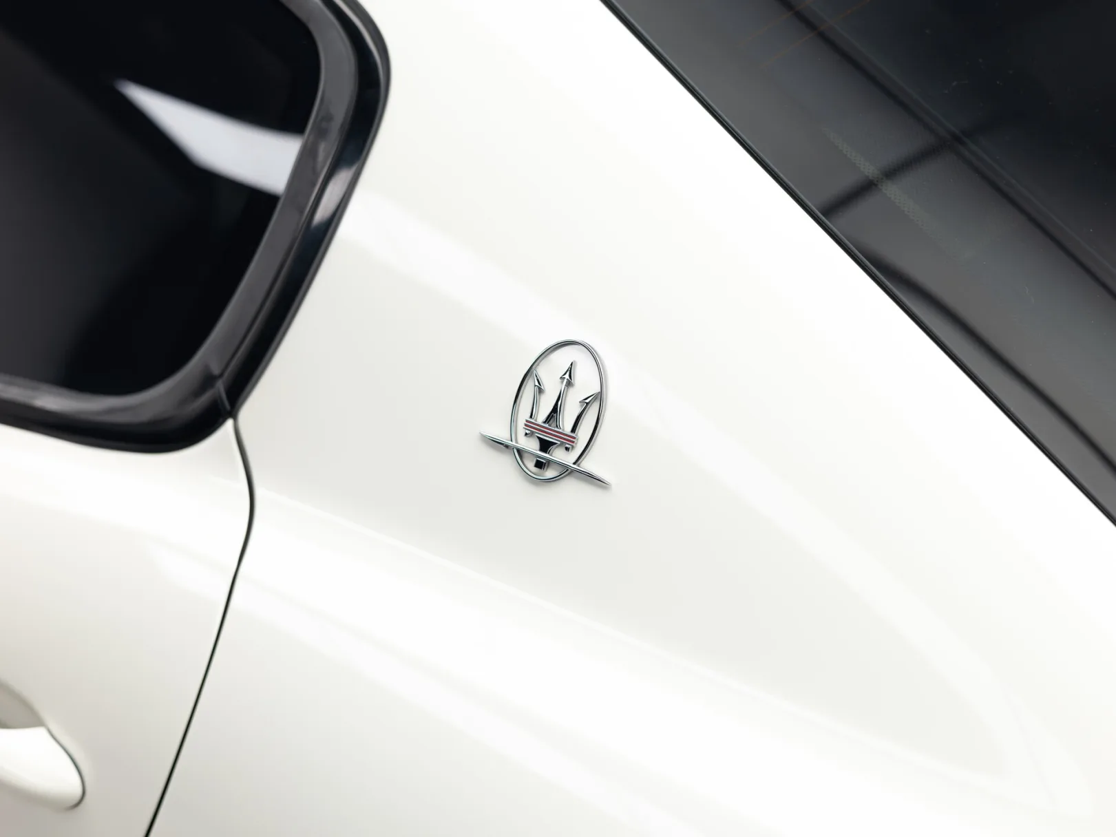 Maserati Quattroporte V Рестайлинг, 2011 — экстерьер, фото 37