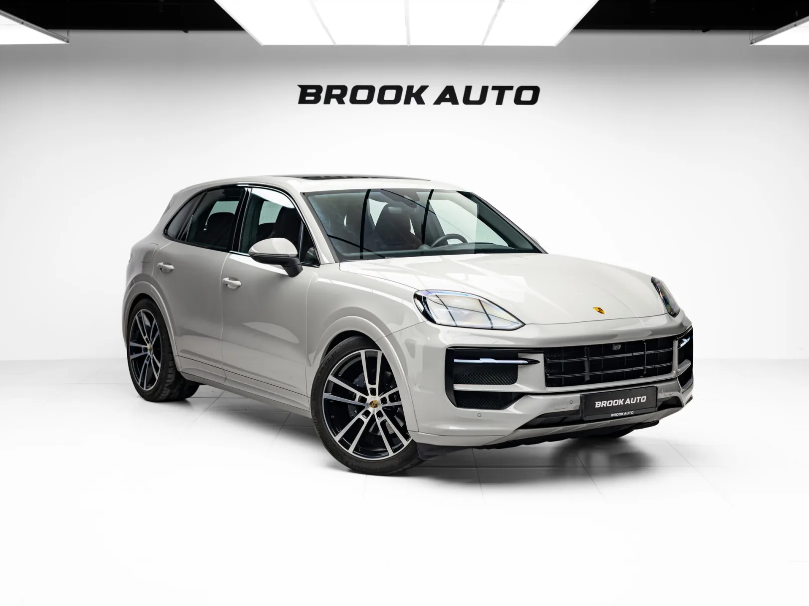 Porsche Cayenne Базовая III Рестайлинг, 2023 — экстерьер, фото 3