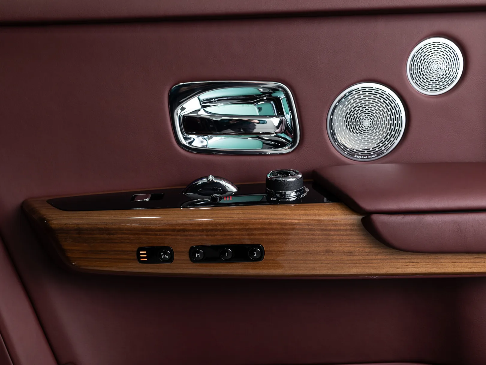 Rolls-Royce Phantom Individual VIII Рестайлинг (Series II), 2024 — экстерьер, фото 23