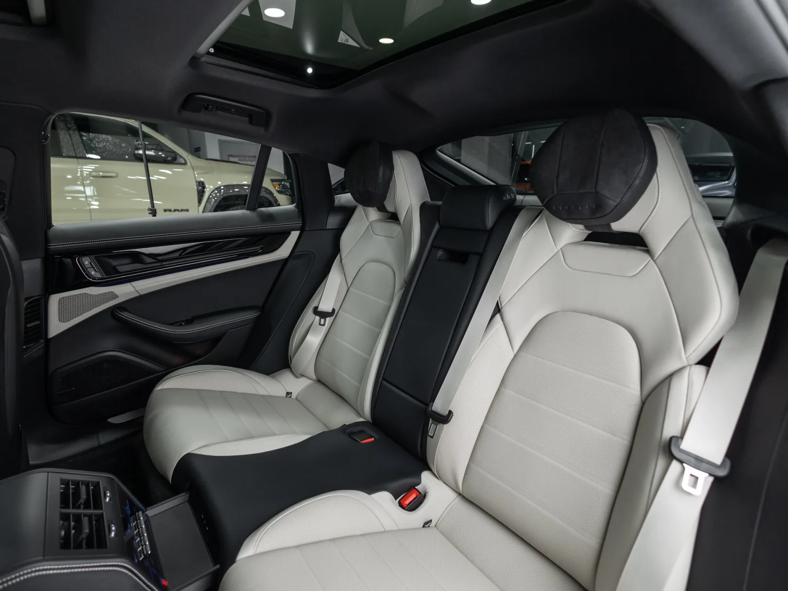 Porsche Panamera 4 III, 2026 — экстерьер, фото 30