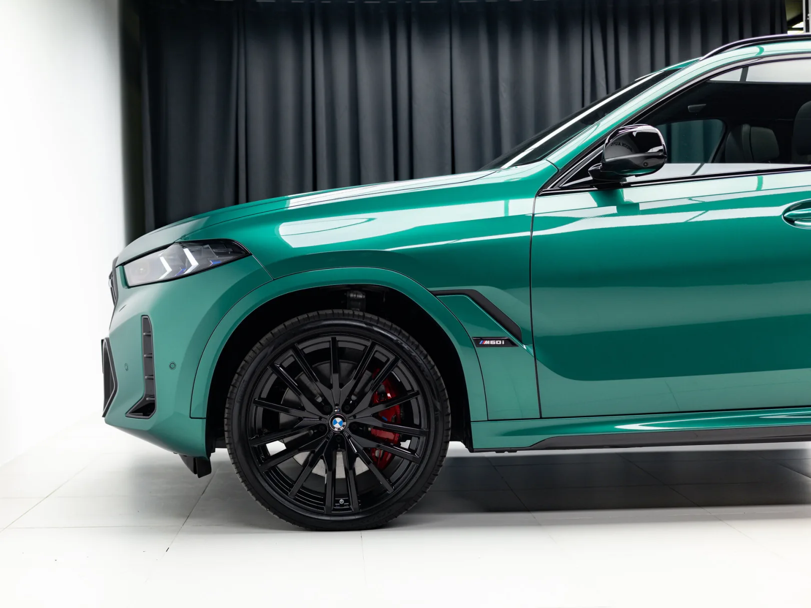 BMW X6 M60i III (G06) Рестайлинг, 2025 — экстерьер, фото 38