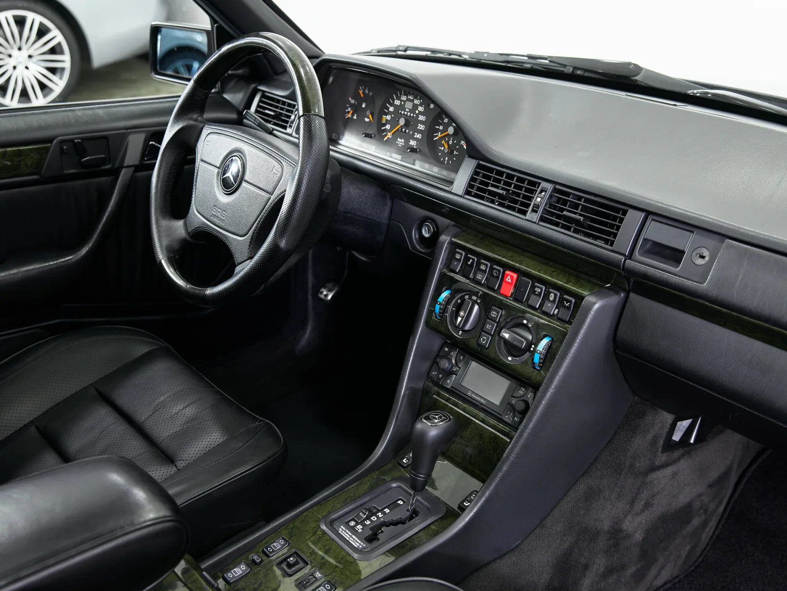 Mercedes-Benz W124 I, 1992 — экстерьер, фото 15