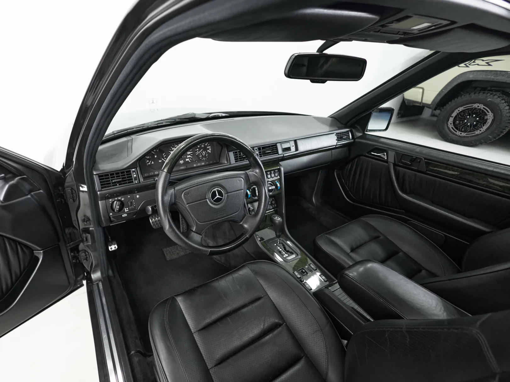 Mercedes-Benz W124 I, 1992 — экстерьер, фото 9