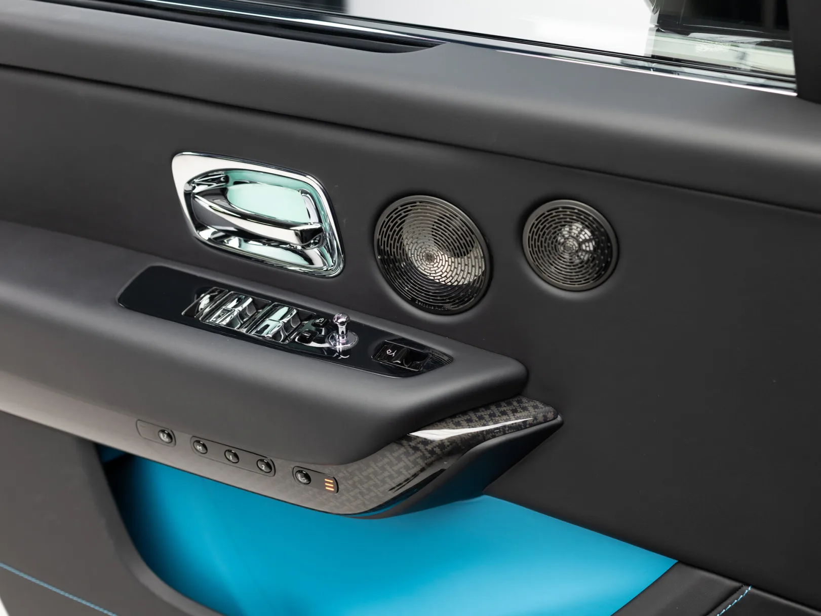 Rolls-Royce Cullinan Individual I (Series I), 2024 — экстерьер, фото 9
