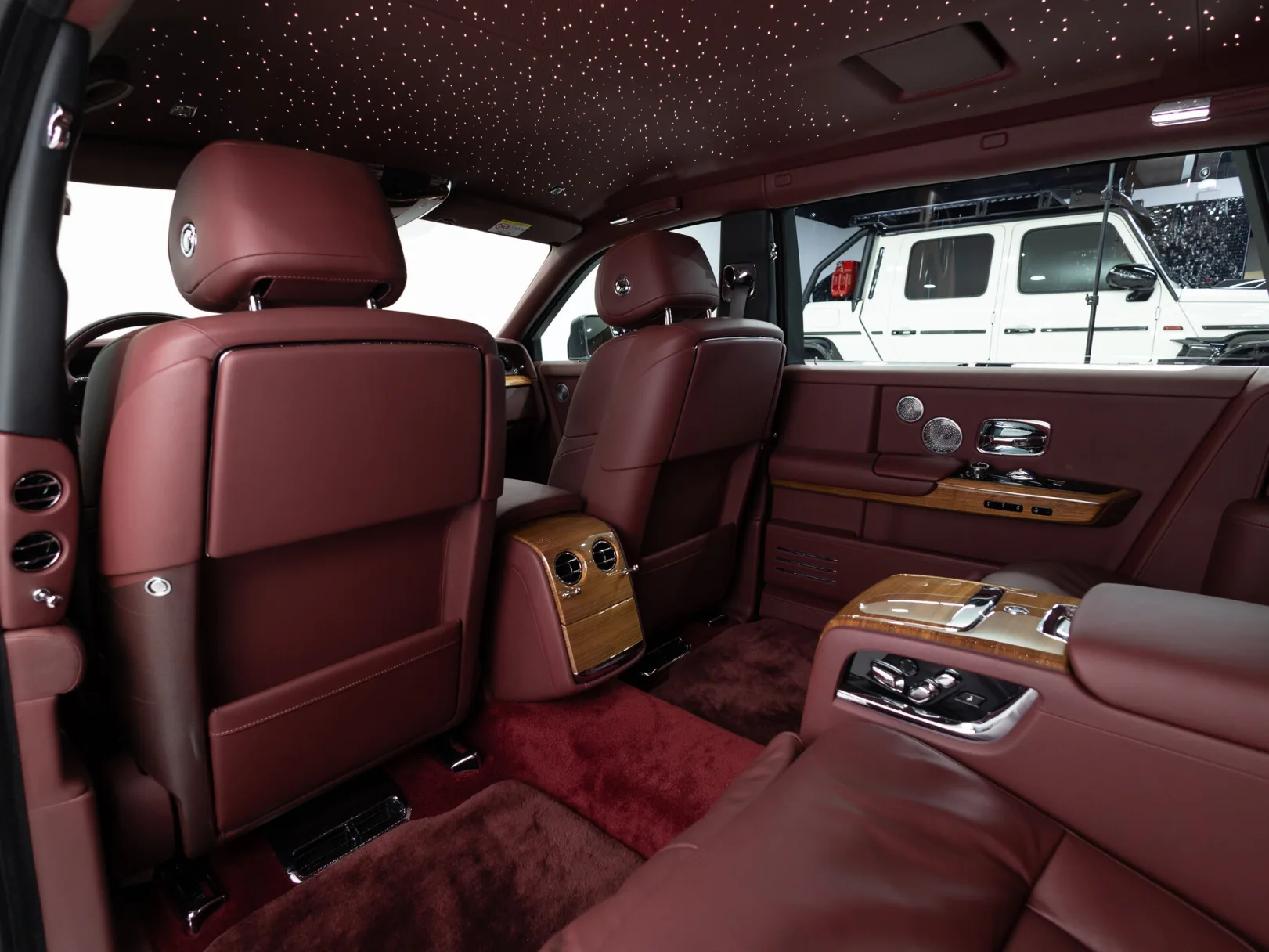 Rolls-Royce Phantom Individual VIII Рестайлинг (Series II), 2024 — экстерьер, фото 10