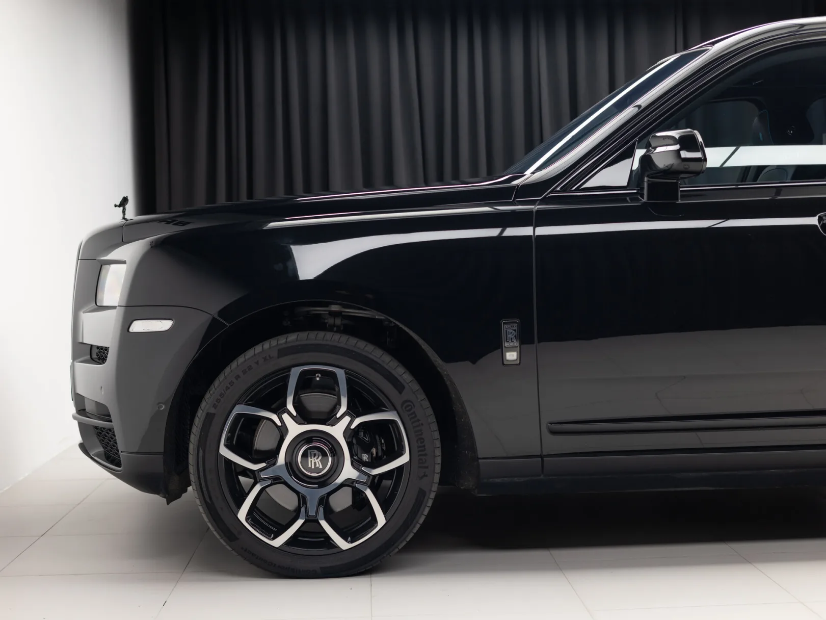 Rolls-Royce Cullinan Individual I (Series I), 2024 — экстерьер, фото 40