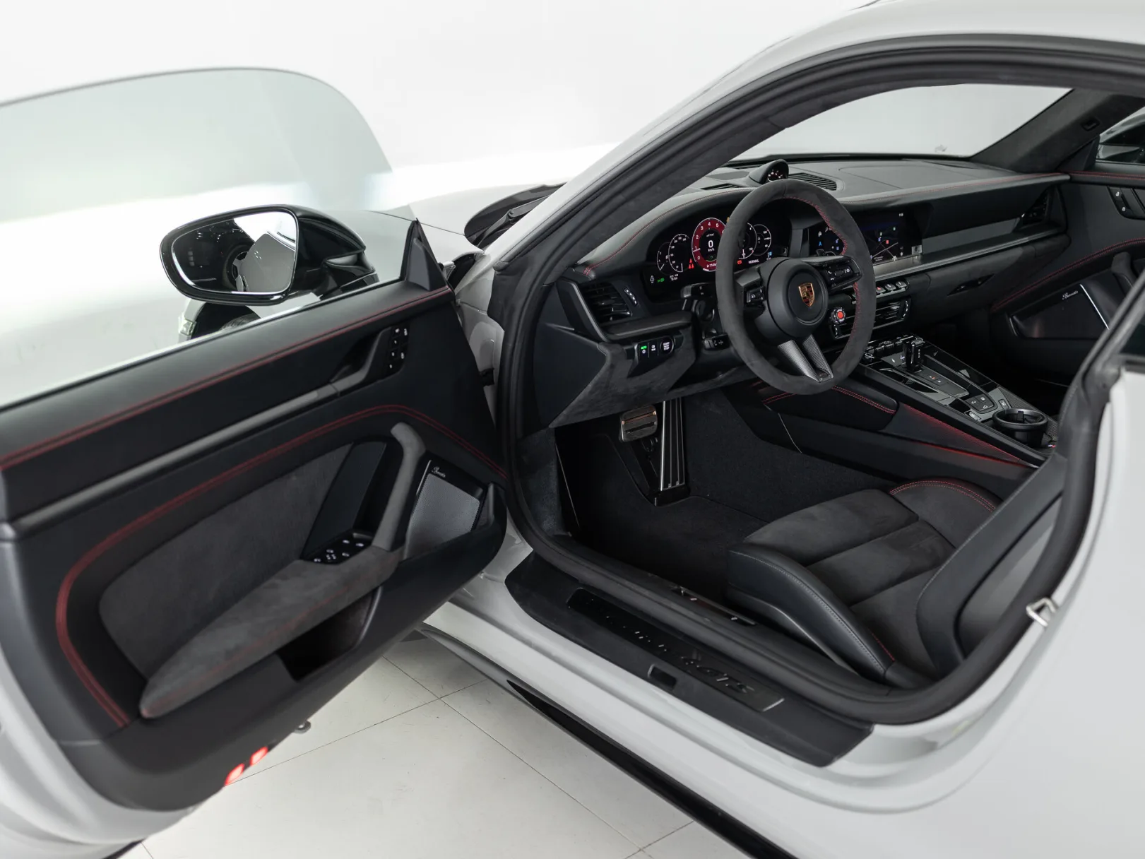 Porsche 911 Carrera 4 GTS VIII (992) Рестайлинг, 2026 — экстерьер, фото 7