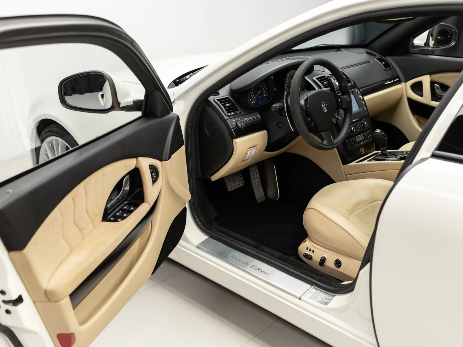 Maserati Quattroporte V Рестайлинг, 2011 — экстерьер, фото 7