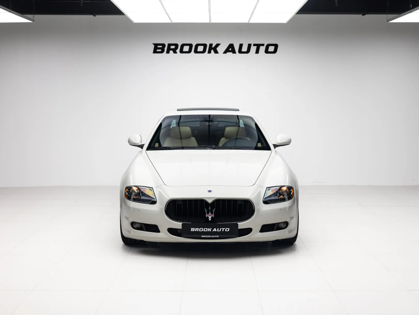 Maserati Quattroporte V Рестайлинг, 2011 — экстерьер, фото 2