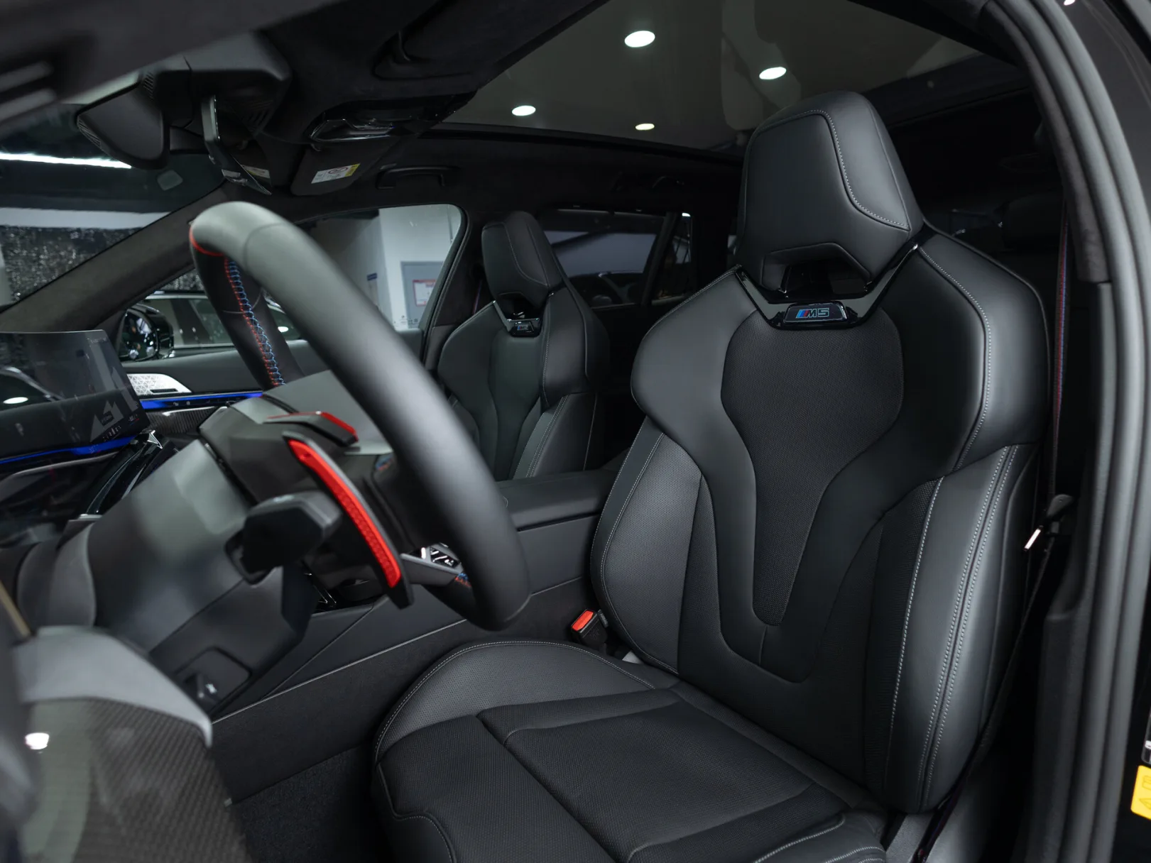 BMW M5 Touring VII (G90), 2025 — экстерьер, фото 11