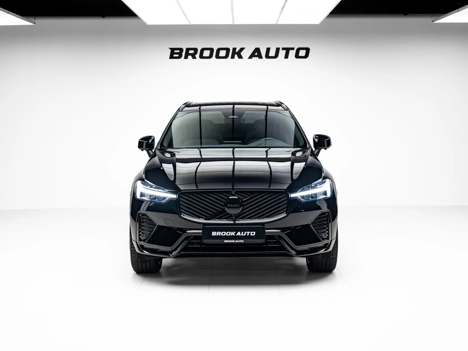 Volvo XC60 Polar Night Black II Рестайлинг 2, 2026 — экстерьер, фото 2