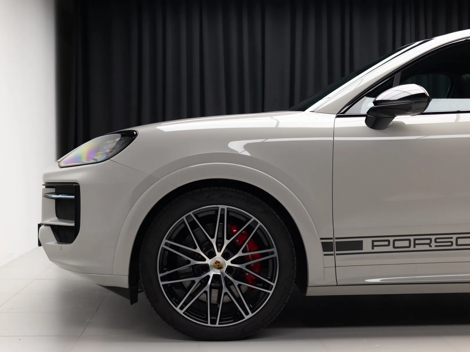 Porsche Cayenne GTS Coupé III Рестайлинг, 2025 — экстерьер, фото 33