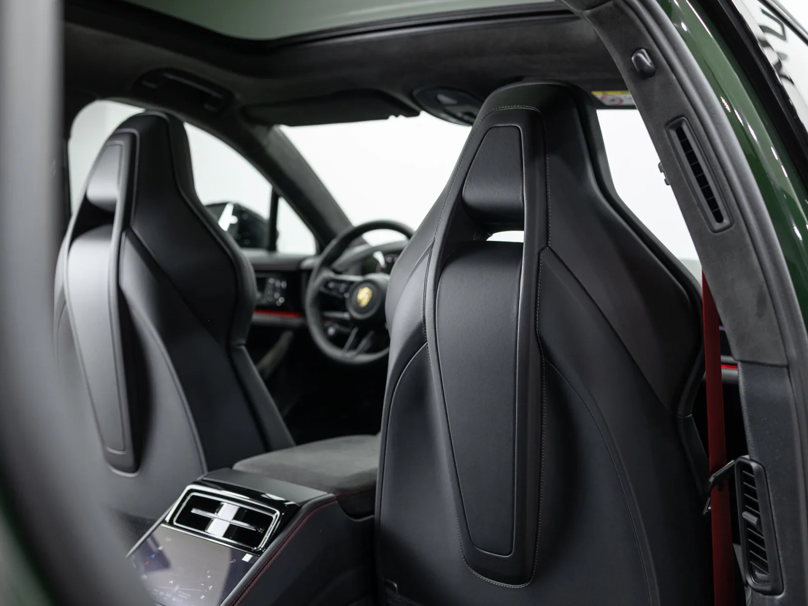 Porsche Panamera GTS III, 2025 — экстерьер, фото 30