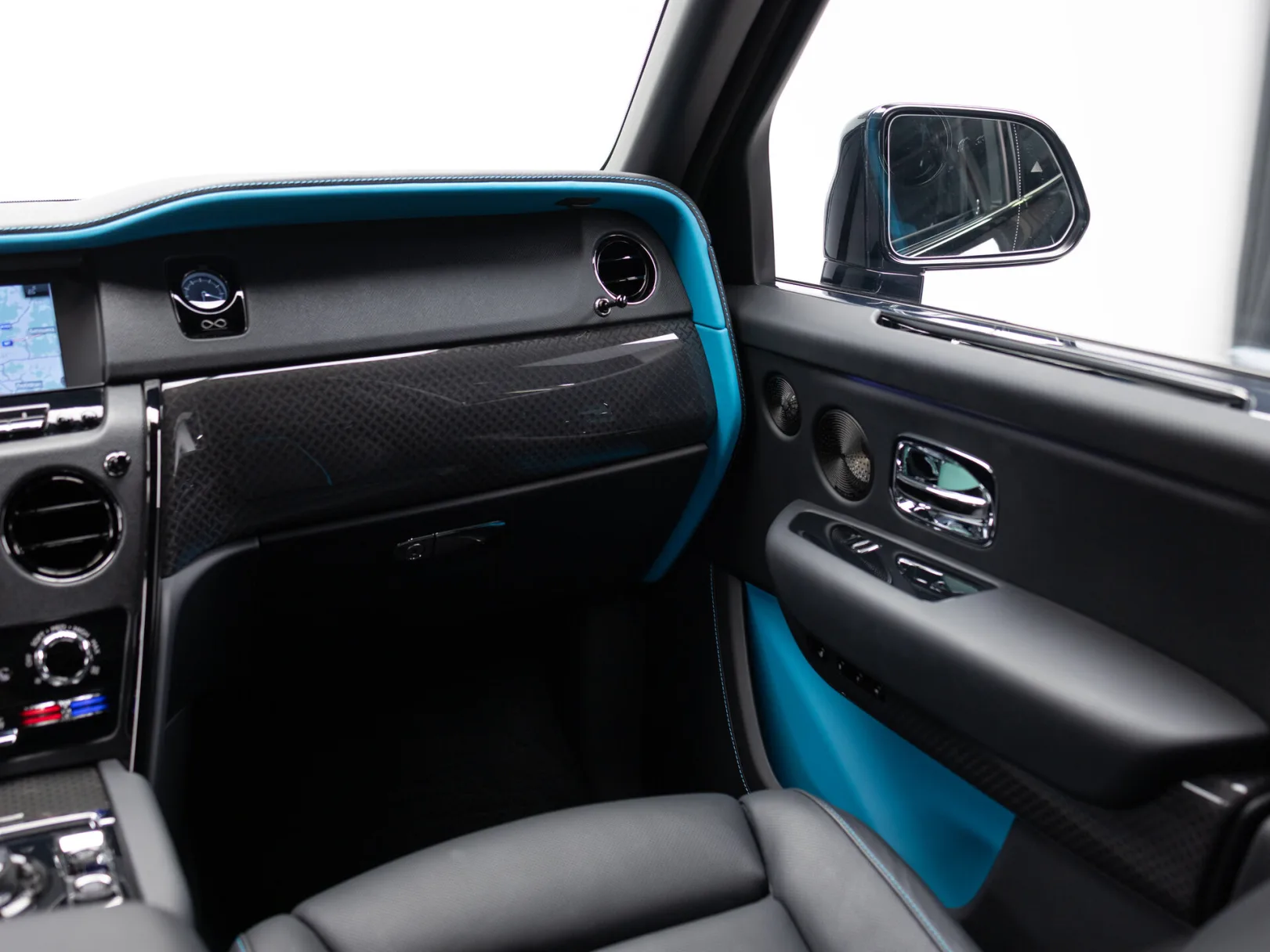 Rolls-Royce Cullinan Individual I (Series I), 2024 — экстерьер, фото 20