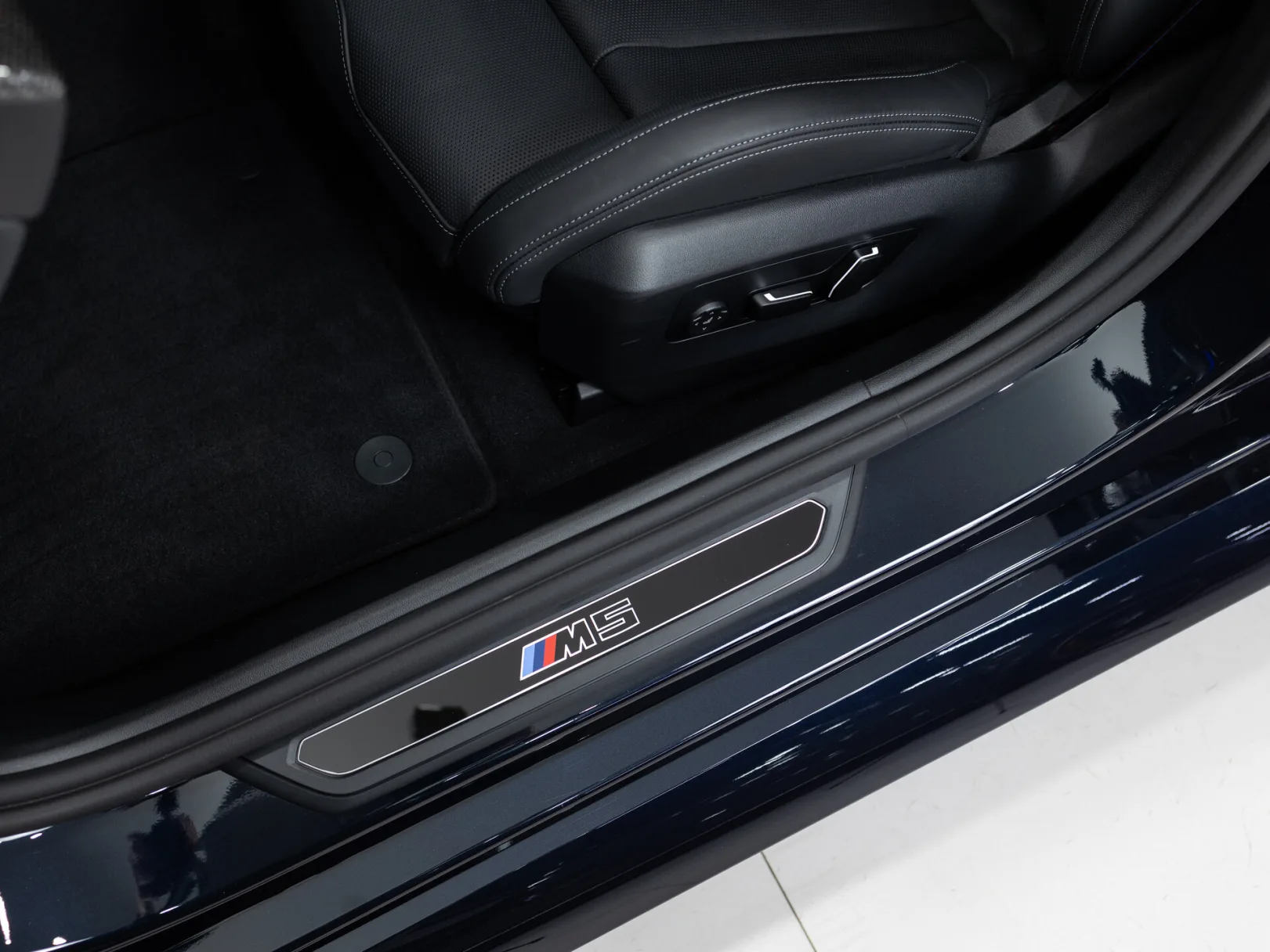 BMW M5 VII (G90), 2025 — экстерьер, фото 12