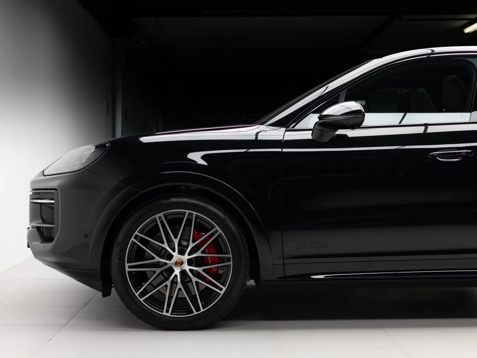 Porsche Cayenne GTS Coupé III Рестайлинг, 2026 — экстерьер, фото 37