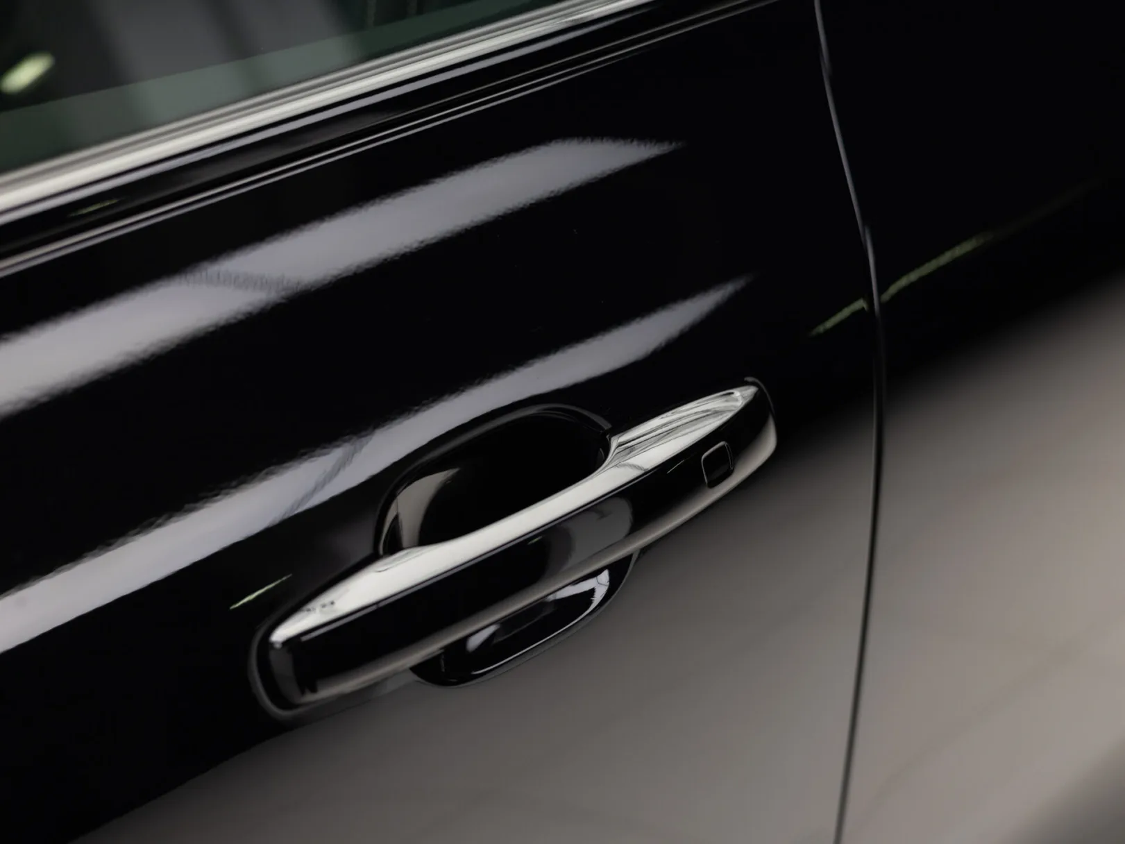 Volvo XC60 Polar Night Black II Рестайлинг 2, 2026 — экстерьер, фото 35