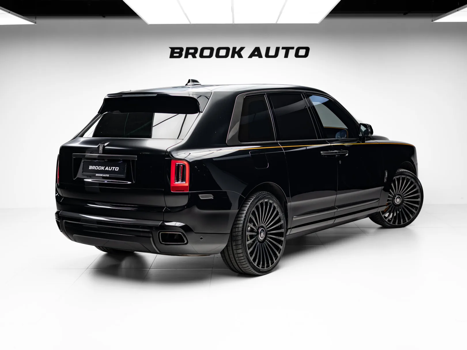 Rolls-Royce Cullinan Individual I (Series I), 2021 — экстерьер, фото 4