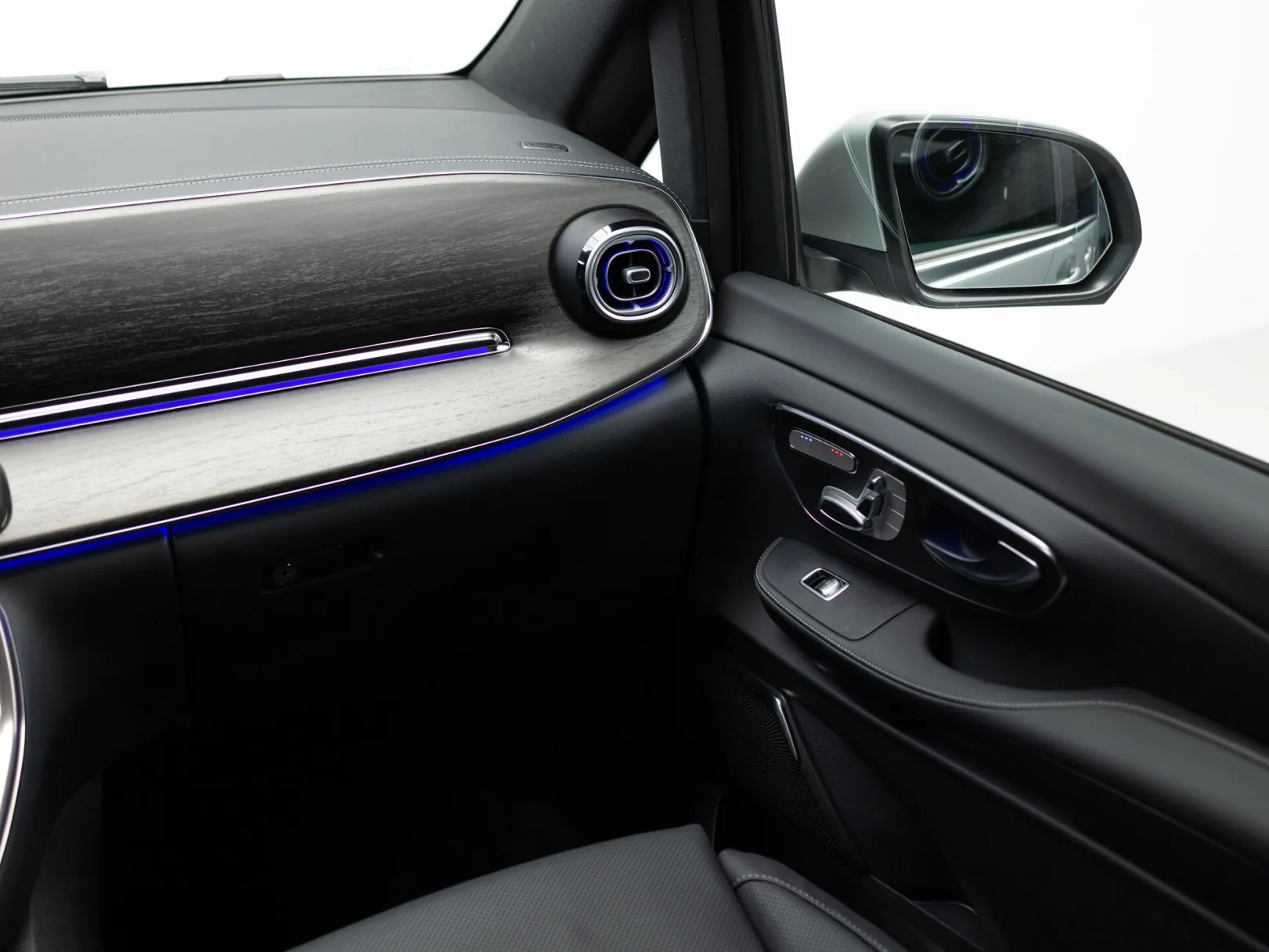 Mercedes-Benz V-Класс Exclusive III (W447) Рестайлинг 2, 2026 — экстерьер, фото 22