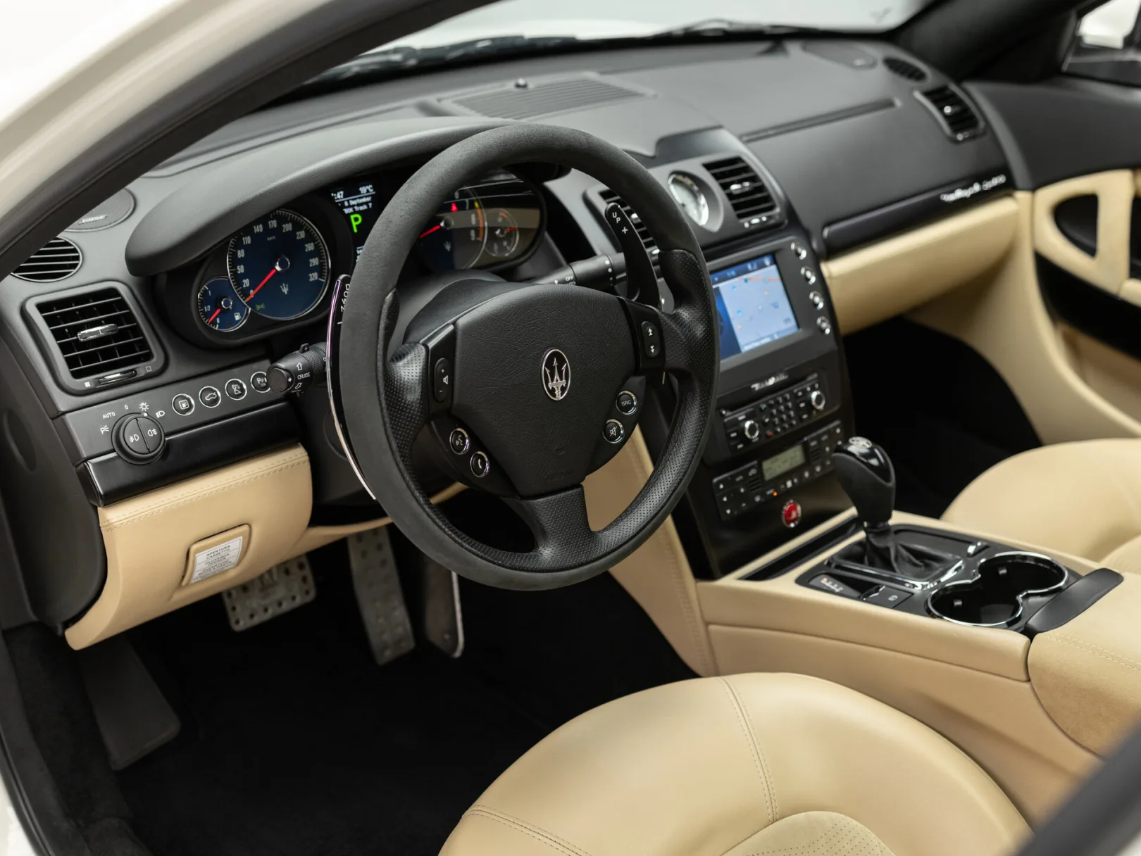 Maserati Quattroporte V Рестайлинг, 2011 — экстерьер, фото 9