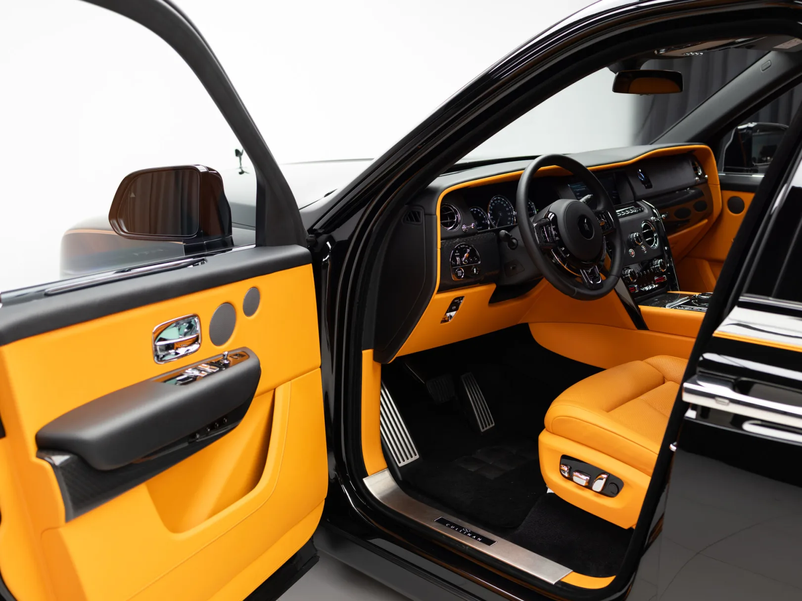 Rolls-Royce Cullinan Individual I (Series I), 2022 — экстерьер, фото 7