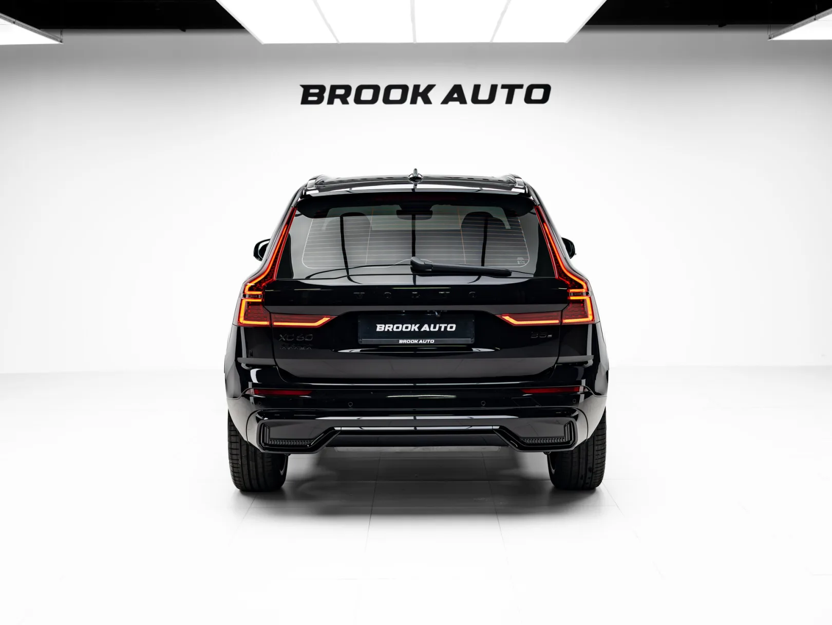 Volvo XC60 Polar Night Black II Рестайлинг 2, 2026 — экстерьер, фото 5