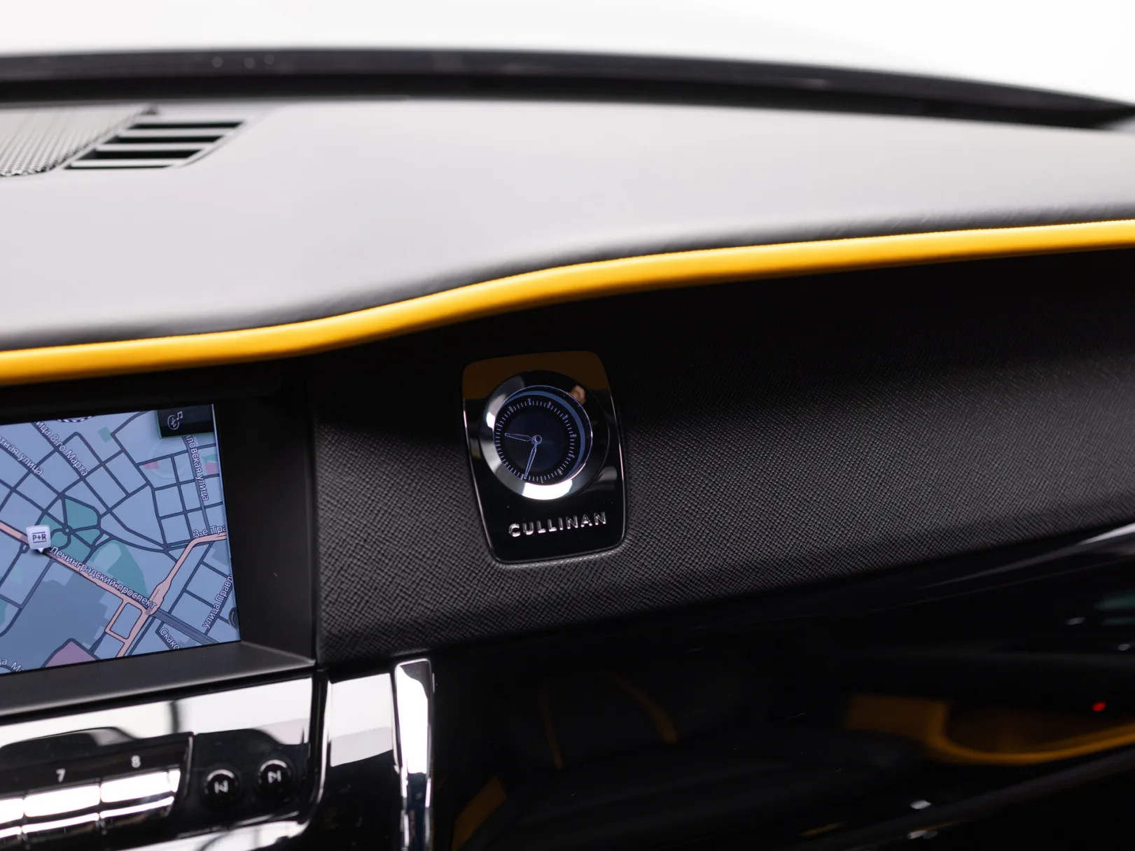 Rolls-Royce Cullinan Individual I (Series I), 2021 — экстерьер, фото 21