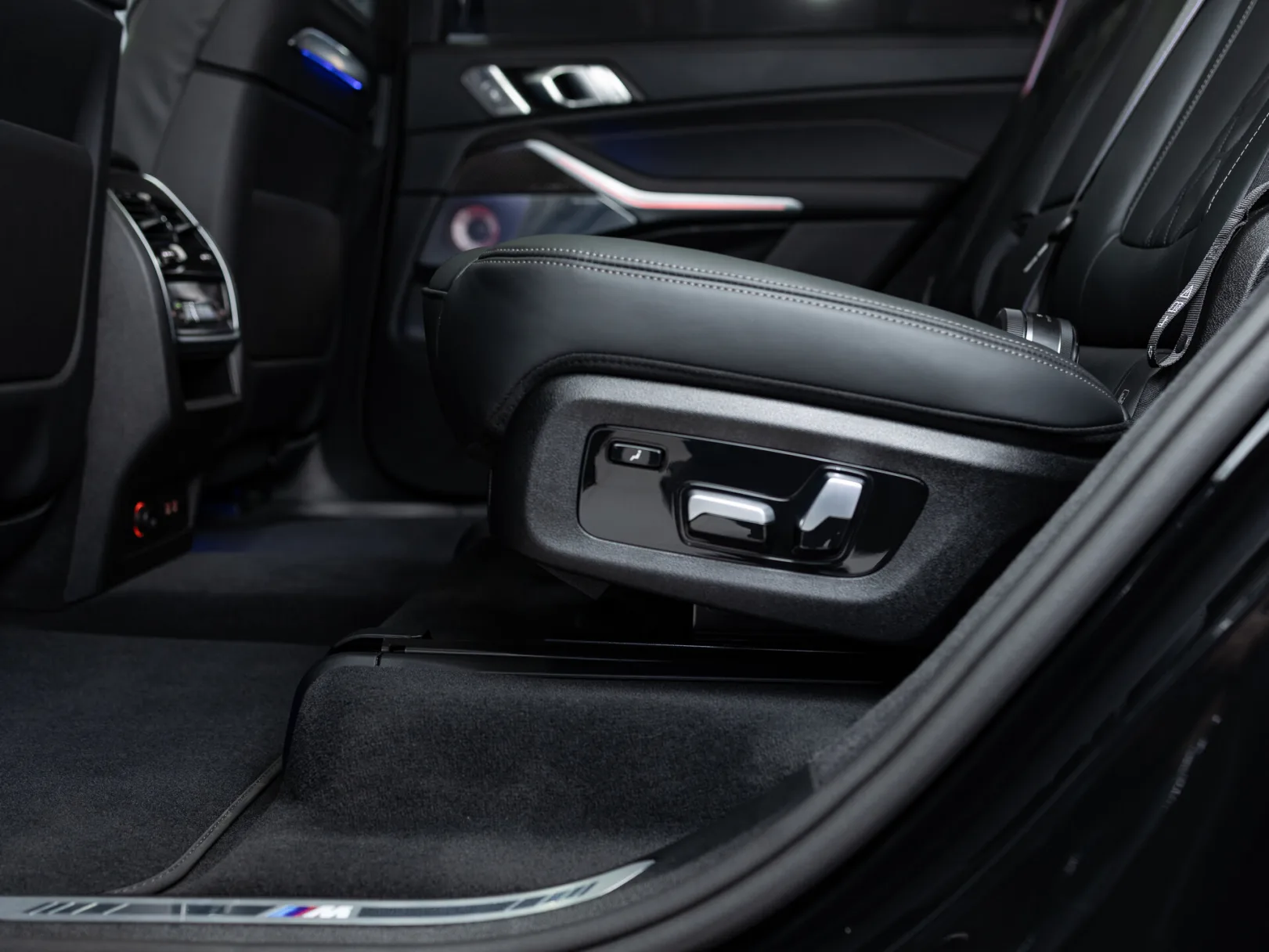 BMW X7 M60i xDrive Sport Pro I (G07) Рестайлинг, 2025 — экстерьер, фото 33