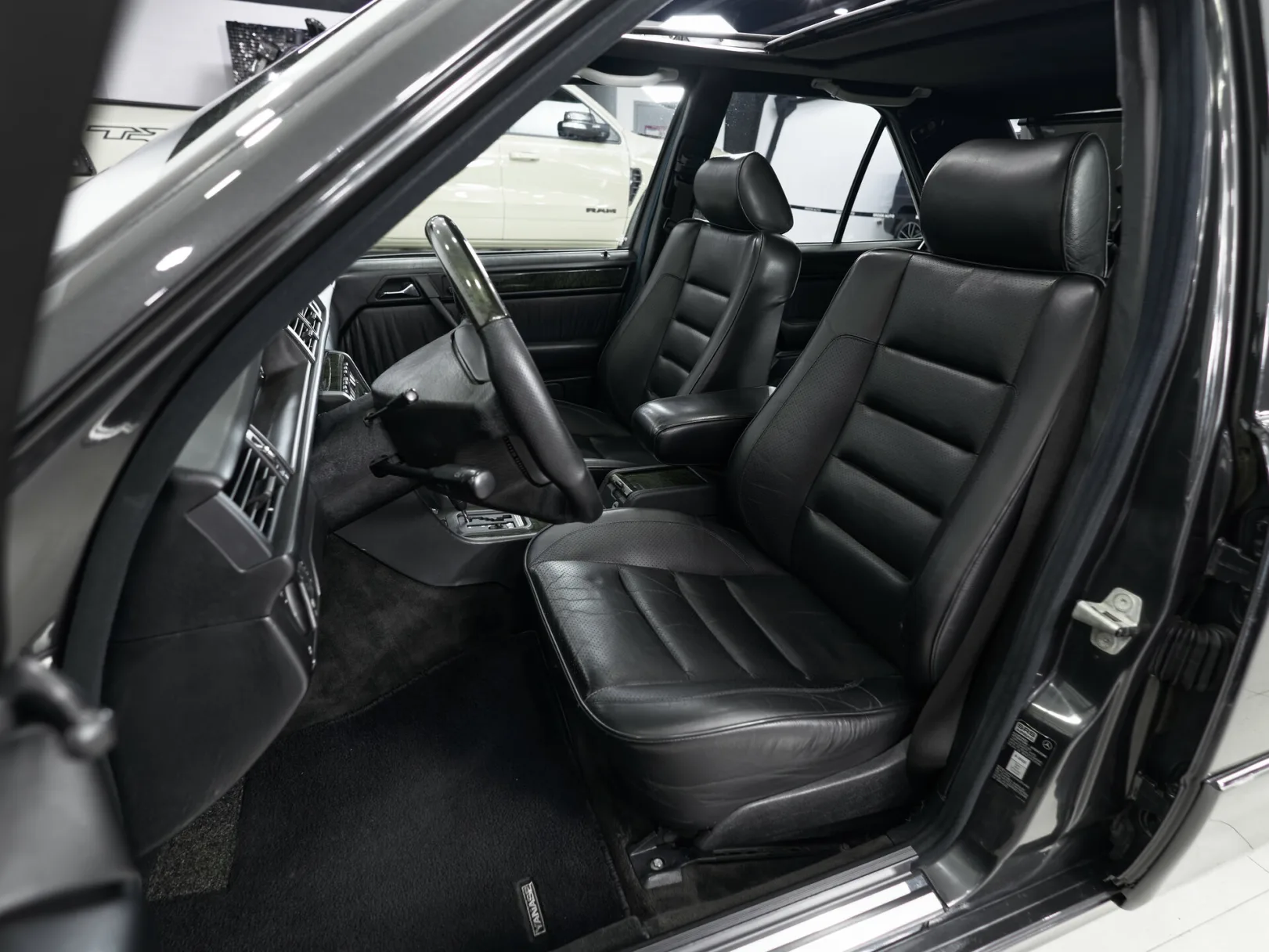 Mercedes-Benz W124 I, 1992 — экстерьер, фото 10