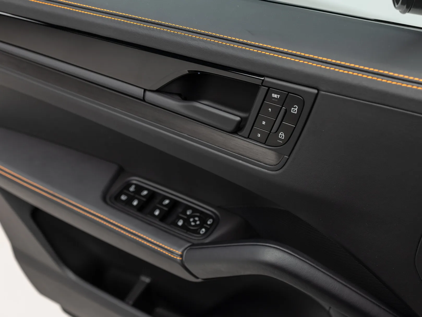 Porsche Cayenne E-Hybrid Coupé III Рестайлинг, 2026 — экстерьер, фото 9