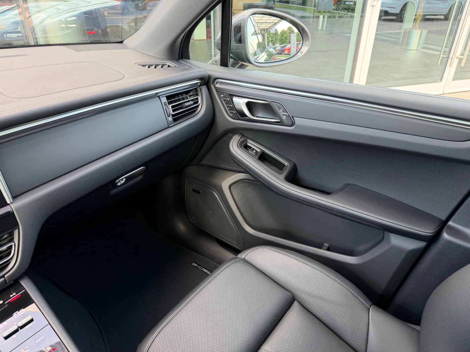 Porsche Macan T I Рестайлинг 2, 2026 — экстерьер, фото 24