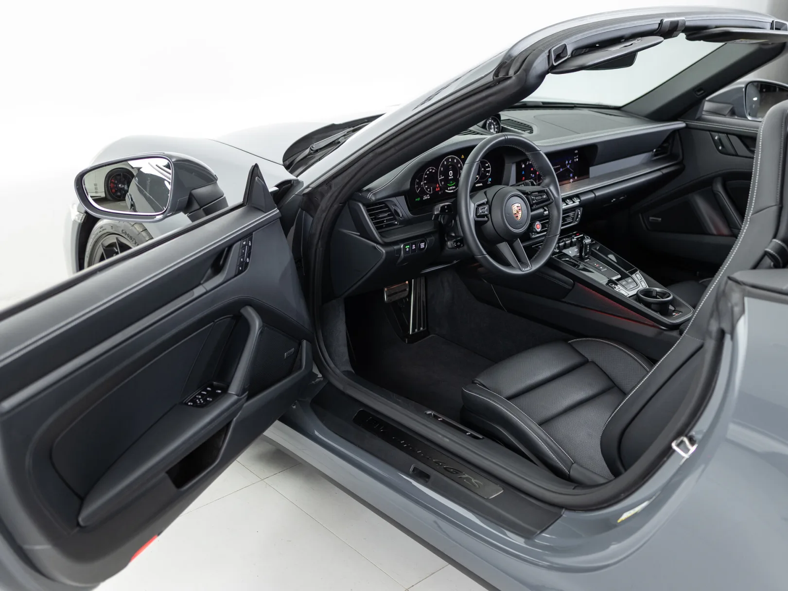 Porsche 911 Carrera 4 GTS VIII (992) Рестайлинг, 2025 — экстерьер, фото 13