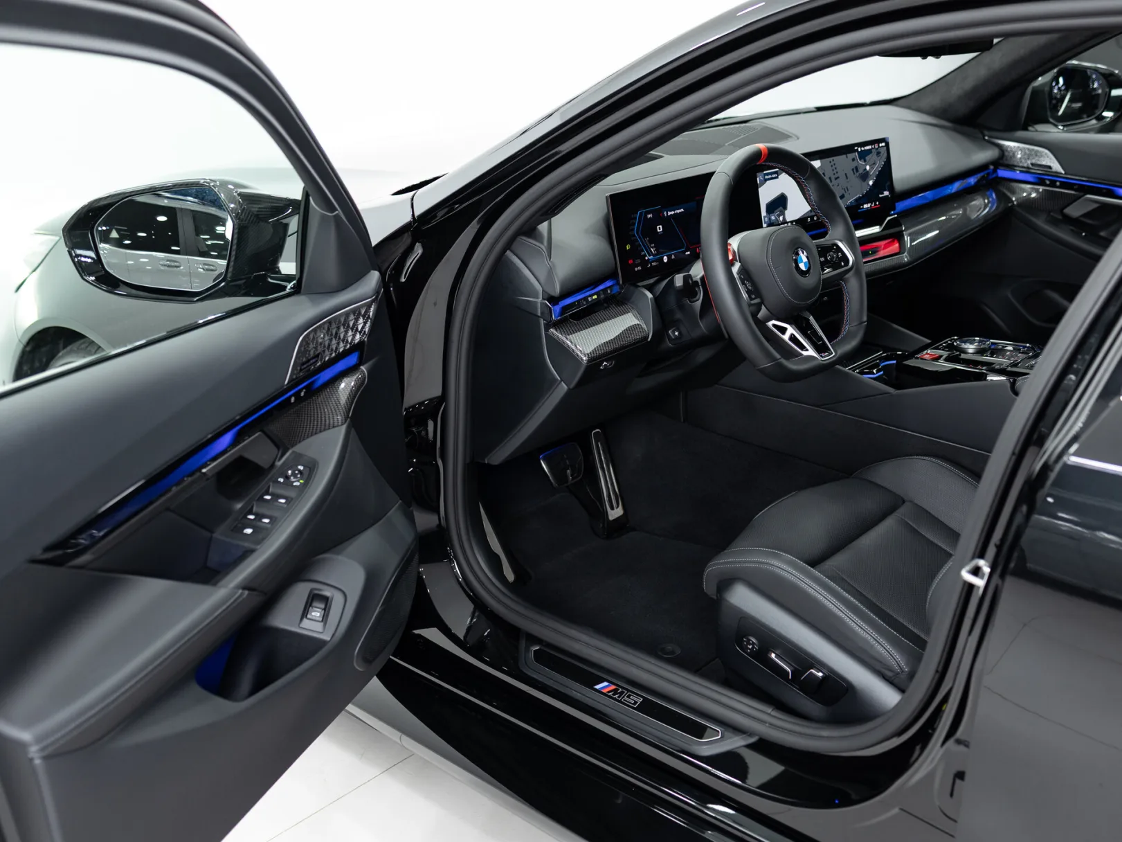 BMW M5 Touring VII (G90), 2025 — экстерьер, фото 7
