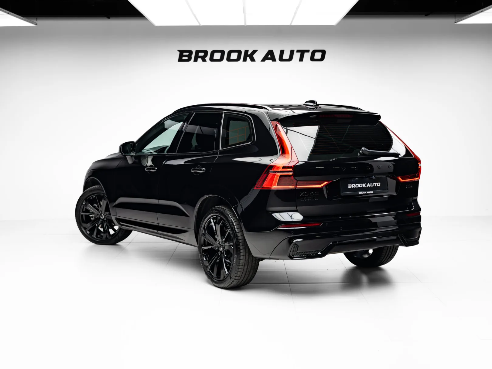 Volvo XC60 Polar Night Black II Рестайлинг 2, 2026 — экстерьер, фото 6