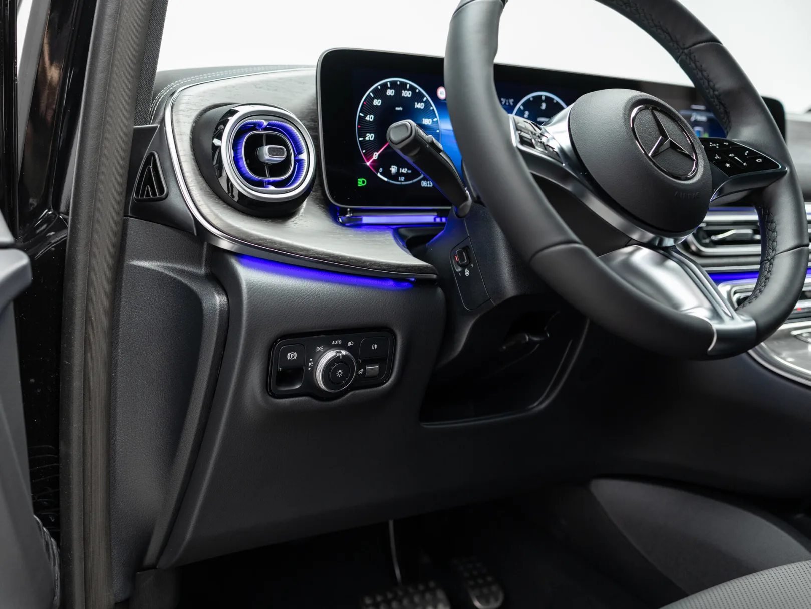 Mercedes-Benz V-Класс Exclusive III (W447) Рестайлинг 2, 2026 — экстерьер, фото 16