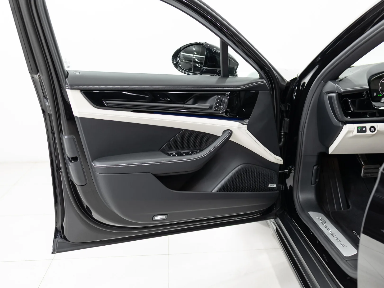 Porsche Panamera 4 III, 2026 — экстерьер, фото 8