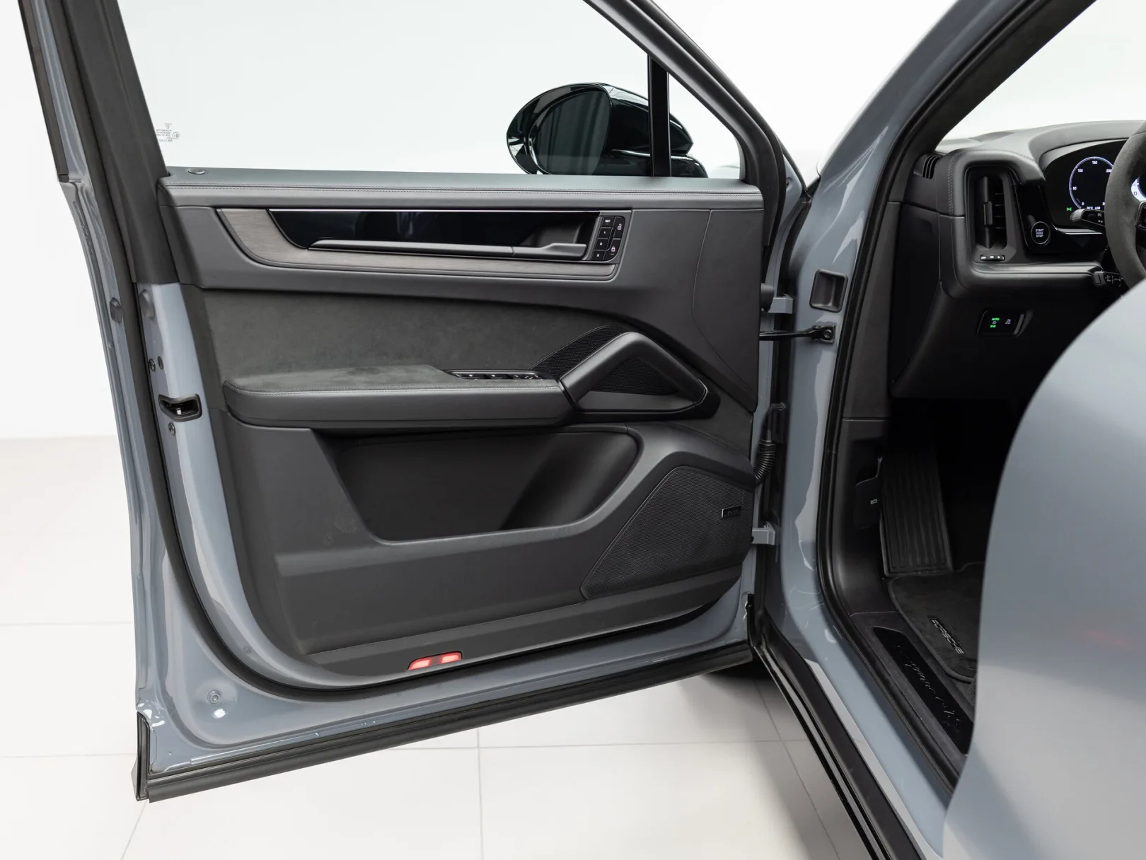 Porsche Cayenne GTS Coupé III Рестайлинг, 2025 — экстерьер, фото 8