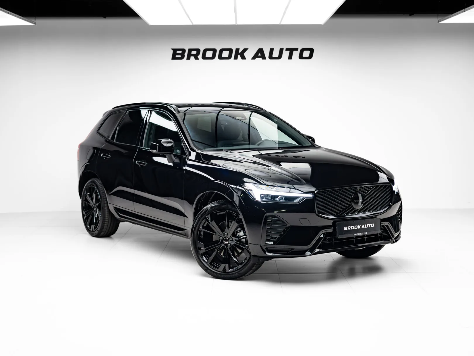 Volvo XC60 Polar Night Black II Рестайлинг 2, 2026 — экстерьер, фото 3