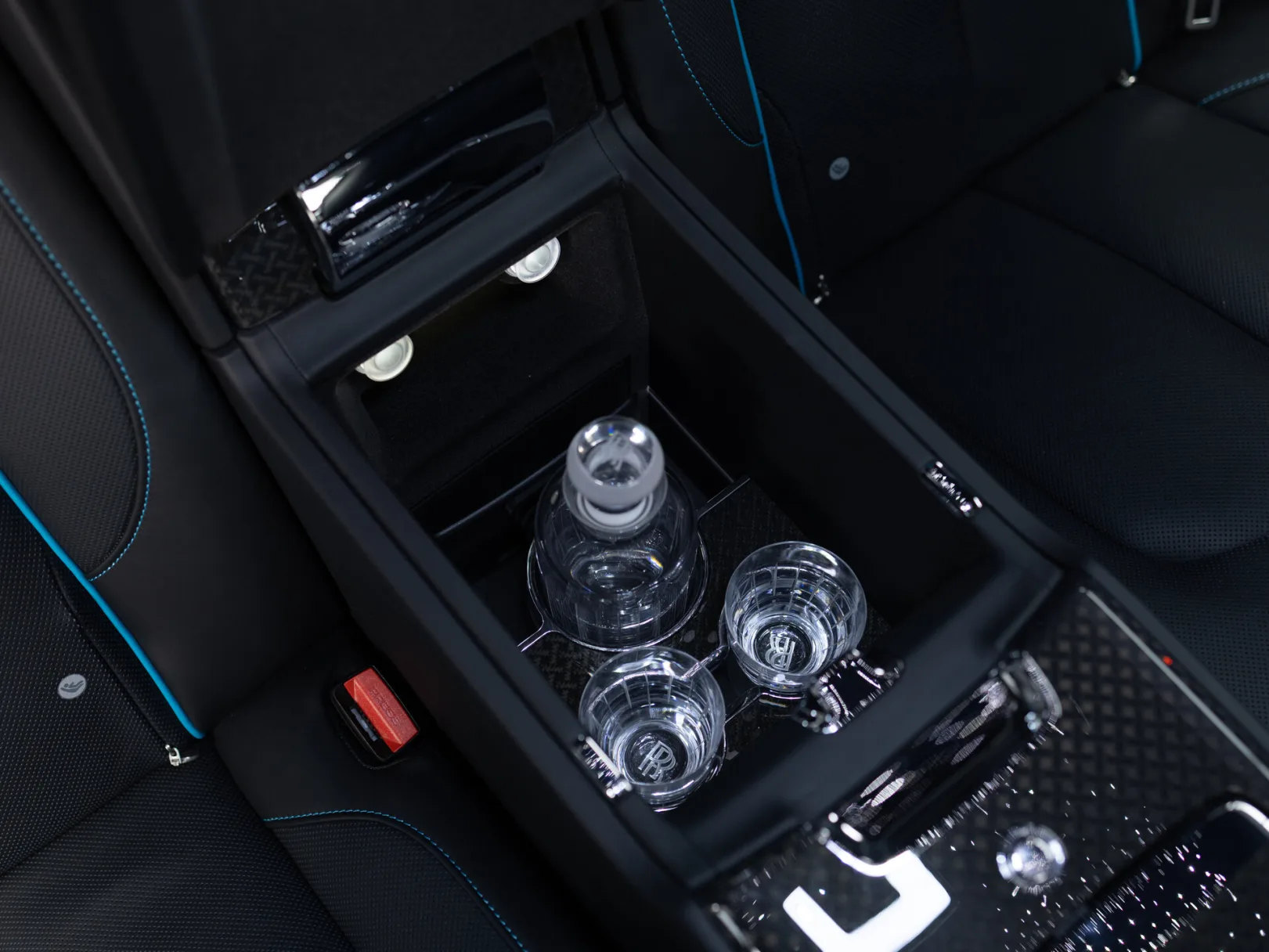 Rolls-Royce Cullinan Individual I (Series I), 2024 — экстерьер, фото 32