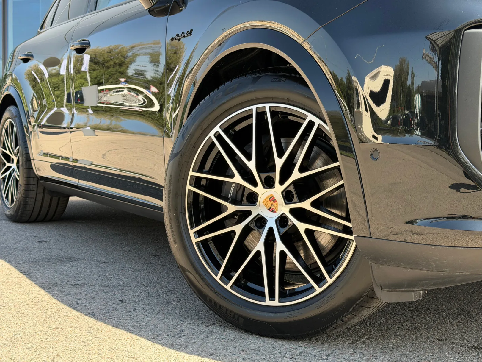 Porsche Cayenne E-Hybrid Coupé III Рестайлинг, 2026 — экстерьер, фото 30