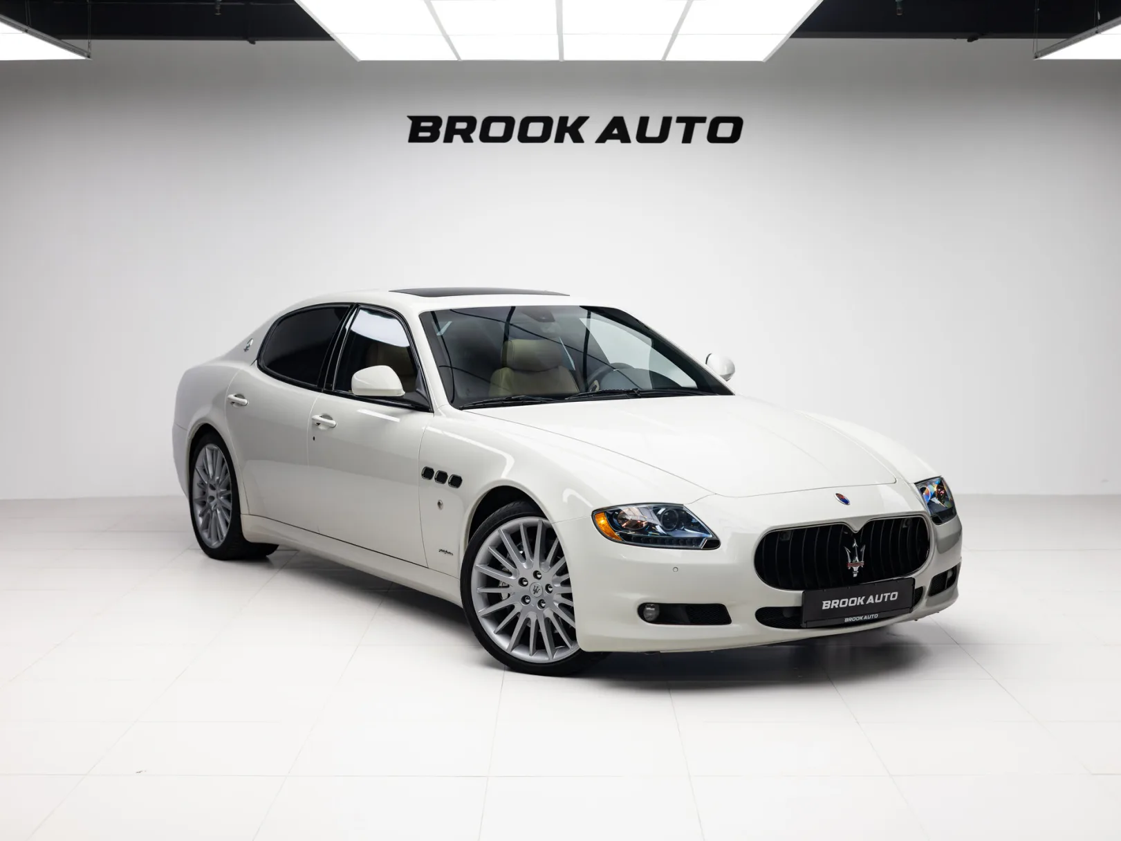 Maserati Quattroporte V Рестайлинг, 2011 — экстерьер, фото 3