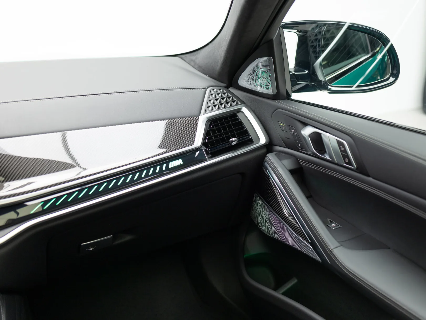 BMW X6 M60i III (G06) Рестайлинг, 2025 — экстерьер, фото 21