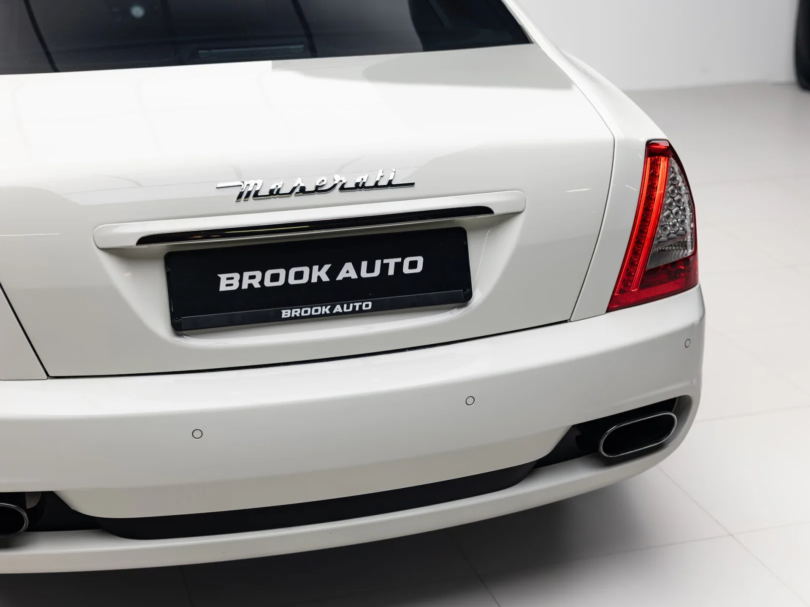 Maserati Quattroporte V Рестайлинг, 2011 — экстерьер, фото 36