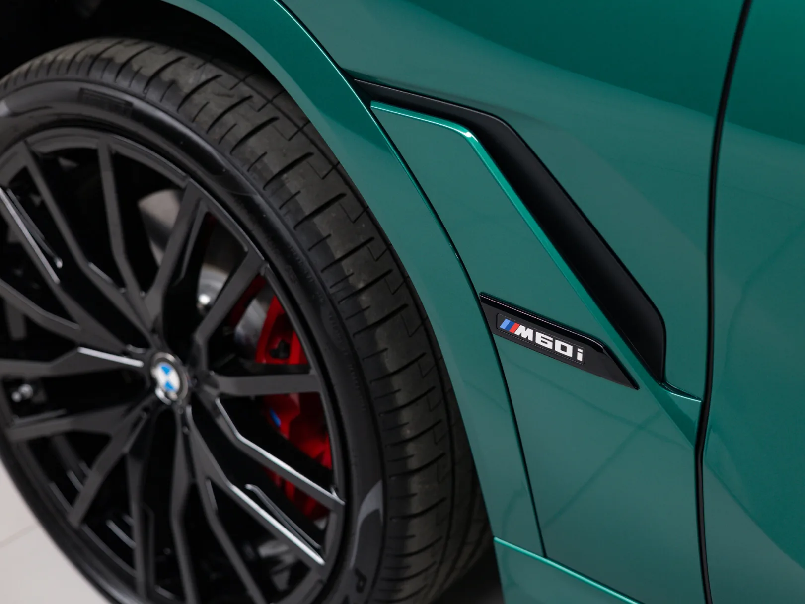 BMW X6 M60i III (G06) Рестайлинг, 2025 — экстерьер, фото 37