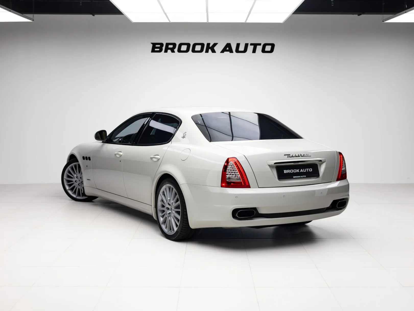Maserati Quattroporte V Рестайлинг, 2011 — экстерьер, фото 6