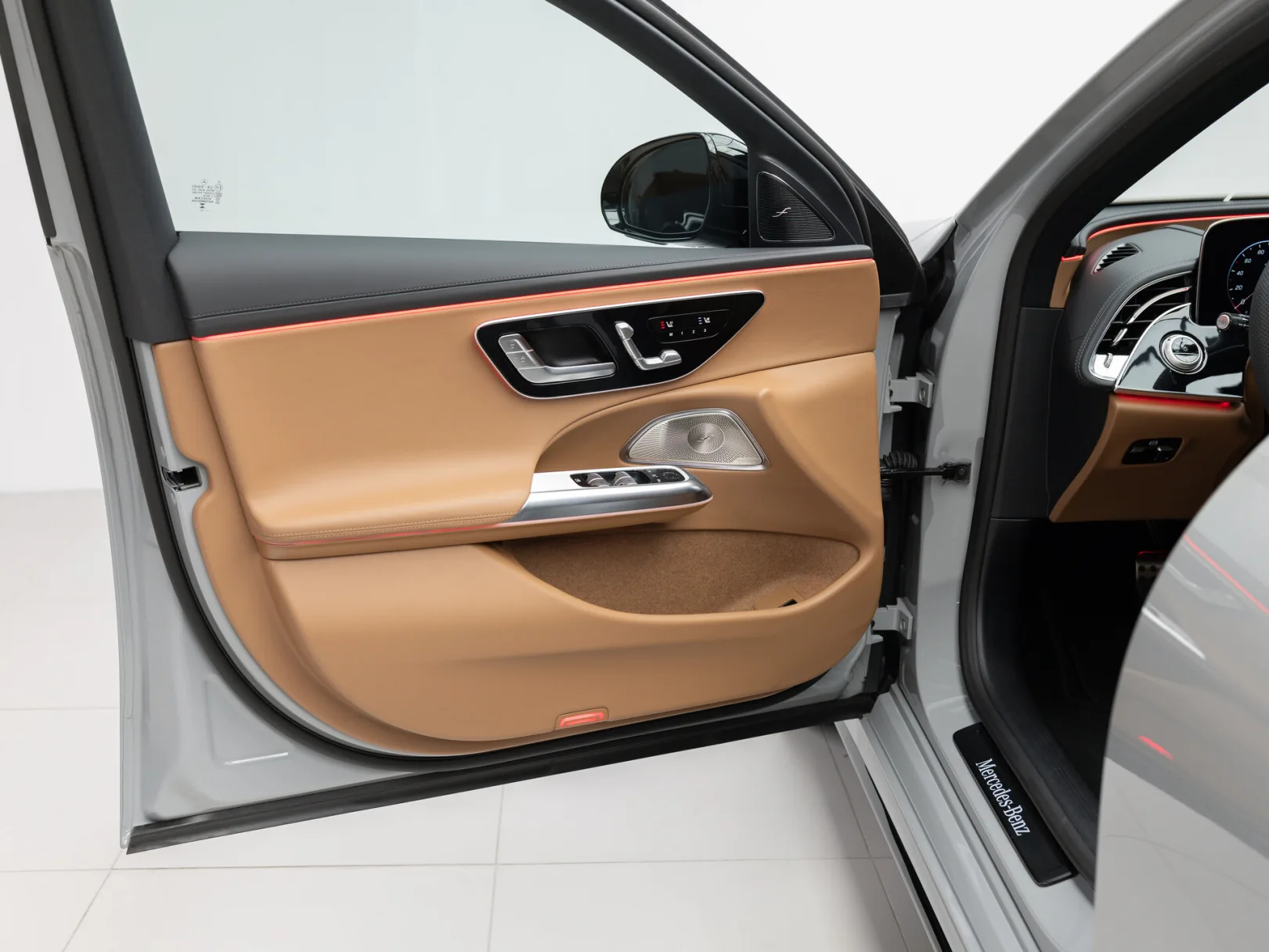 Mercedes-Benz E-Класс E 300 4MATIC AMG Line VI (W214, S214), 2026 — экстерьер, фото 8