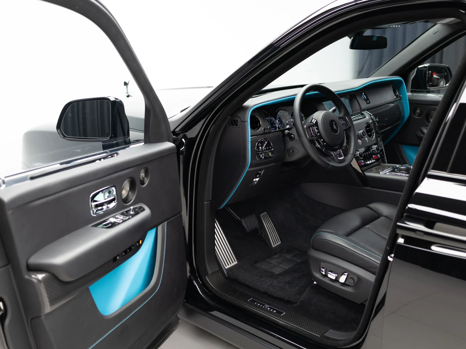 Rolls-Royce Cullinan Individual I (Series I), 2024 — экстерьер, фото 7